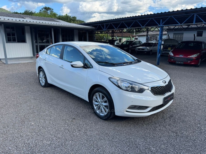 CERATO 1.6 E.221 SEDAN 16V GASOLINA 4P AUTOMÁTICO - 2015 - IGREJINHA