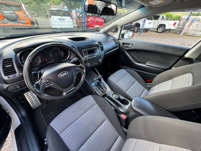 CERATO 1.6 E.221 SEDAN 16V GASOLINA 4P AUTOMÁTICO - 2015 - IGREJINHA