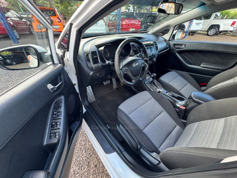 CERATO 1.6 E.221 SEDAN 16V GASOLINA 4P AUTOMÁTICO - 2015 - IGREJINHA