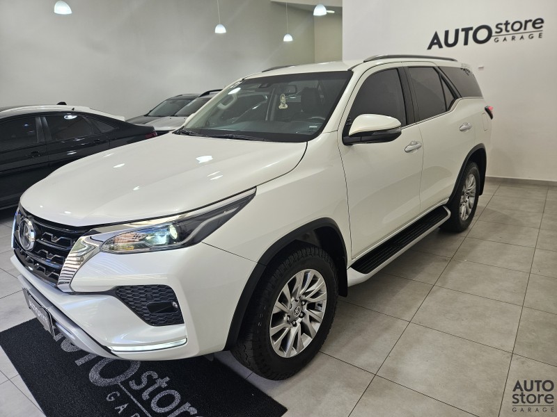 HILUX SW4 2.8 SRX 4X4 7 LUGARES 16V TURBO INTERCOOLER DIESEL 4P AUTOMÁTICO - 2021 - CAXIAS DO SUL