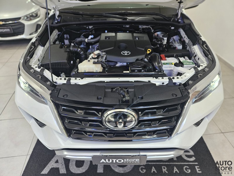 HILUX SW4 2.8 SRX 4X4 7 LUGARES 16V TURBO INTERCOOLER DIESEL 4P AUTOMÁTICO - 2021 - CAXIAS DO SUL