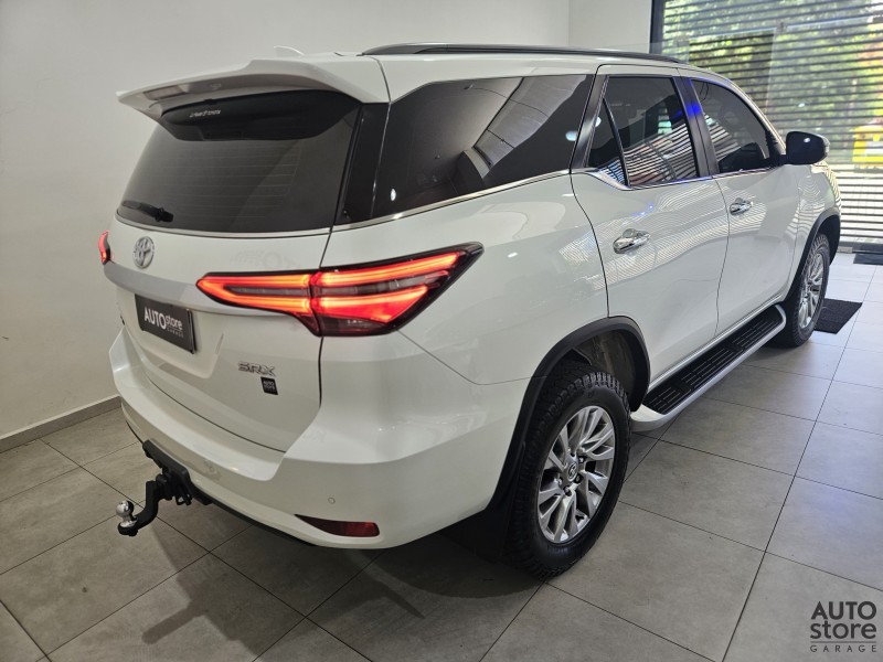 HILUX SW4 2.8 SRX 4X4 7 LUGARES 16V TURBO INTERCOOLER DIESEL 4P AUTOMÁTICO - 2021 - CAXIAS DO SUL