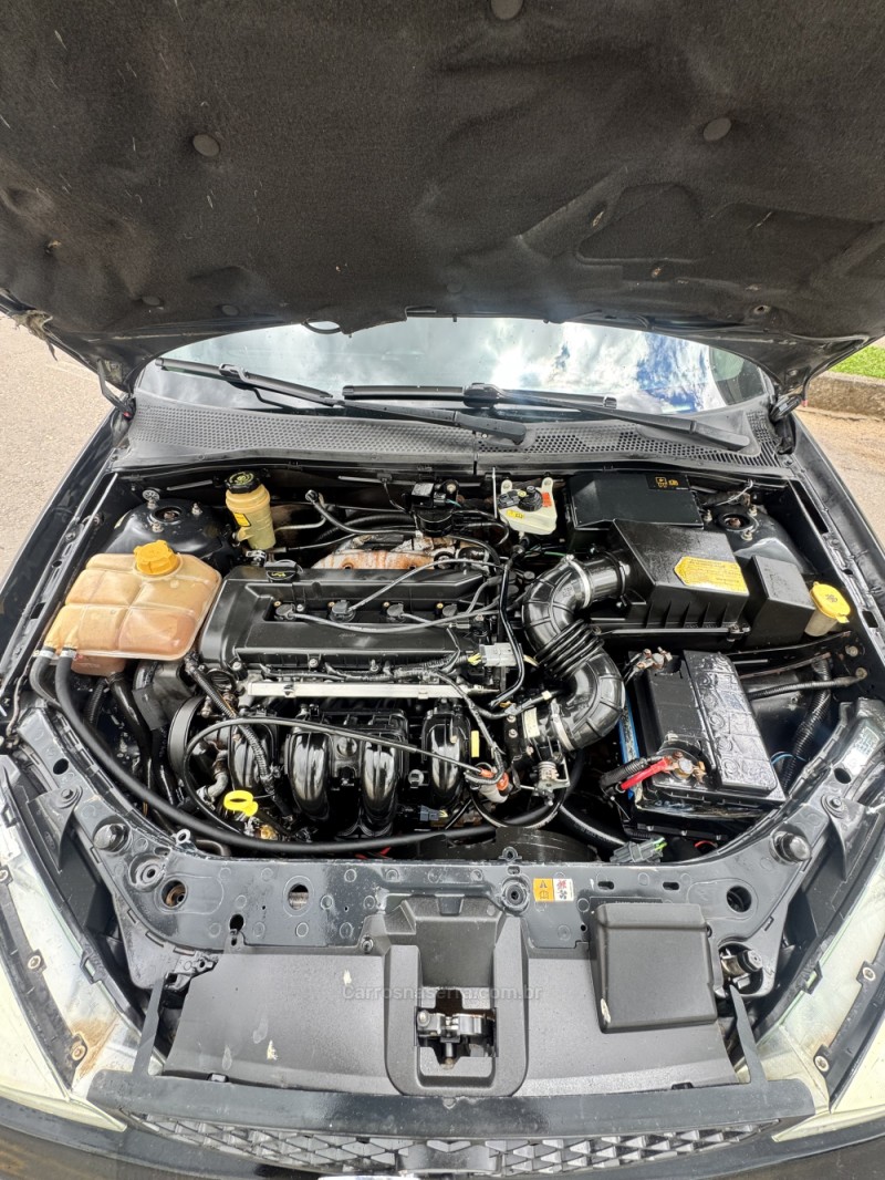 FOCUS 2.0 GHIA 16V GASOLINA 4P MANUAL - 2006 - CAXIAS DO SUL