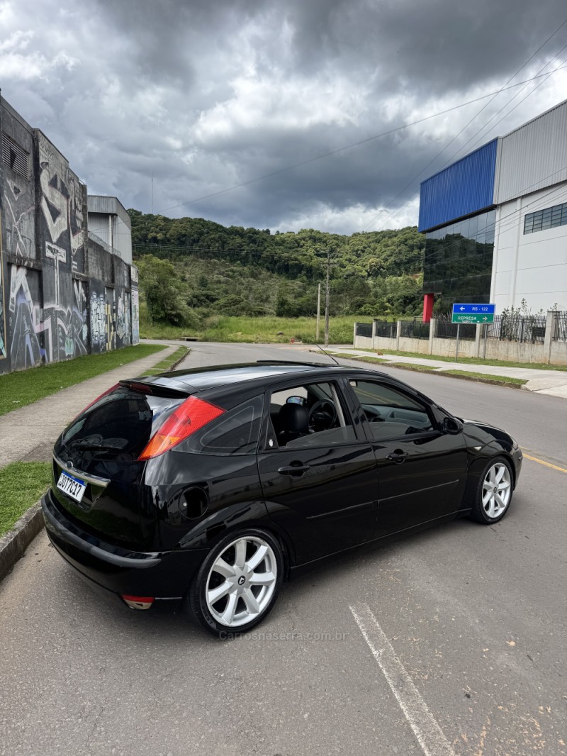 FOCUS 2.0 GHIA 16V GASOLINA 4P MANUAL - 2006 - CAXIAS DO SUL