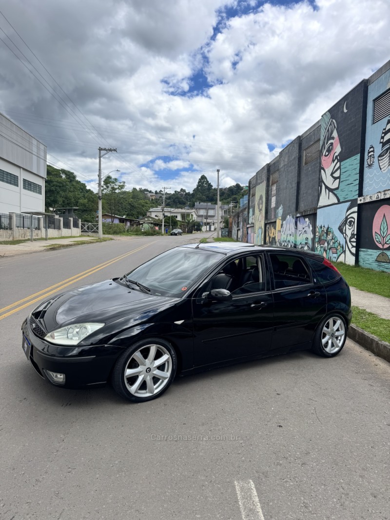 FOCUS 2.0 GHIA 16V GASOLINA 4P MANUAL - 2006 - CAXIAS DO SUL