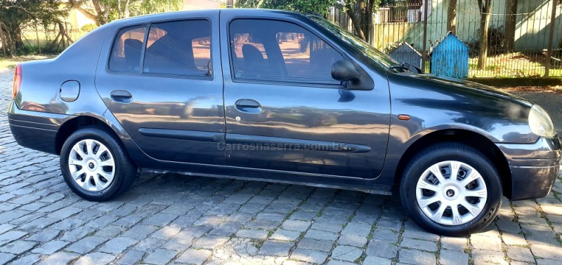 CLIO 1.0 RN SEDAN 16V GASOLINA 4P MANUAL - 2002 - CAXIAS DO SUL