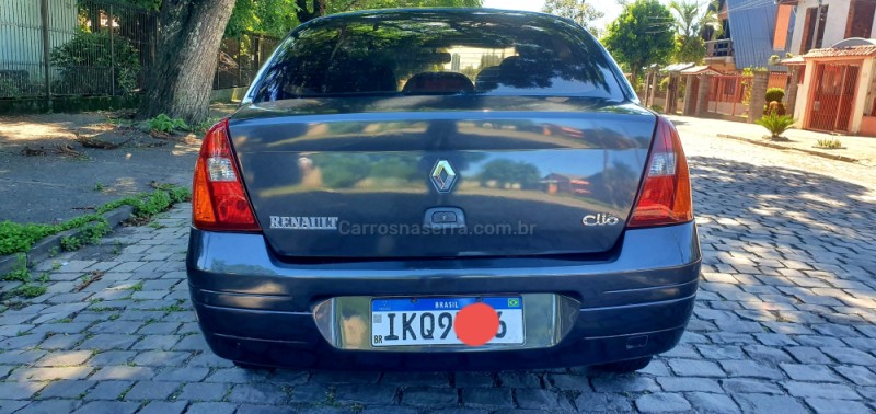 CLIO 1.0 RN SEDAN 16V GASOLINA 4P MANUAL - 2002 - CAXIAS DO SUL
