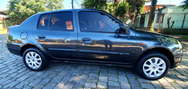 CLIO 1.0 RN SEDAN 16V GASOLINA 4P MANUAL - 2002 - CAXIAS DO SUL