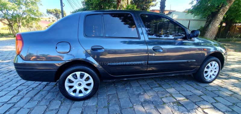 CLIO 1.0 RN SEDAN 16V GASOLINA 4P MANUAL - 2002 - CAXIAS DO SUL