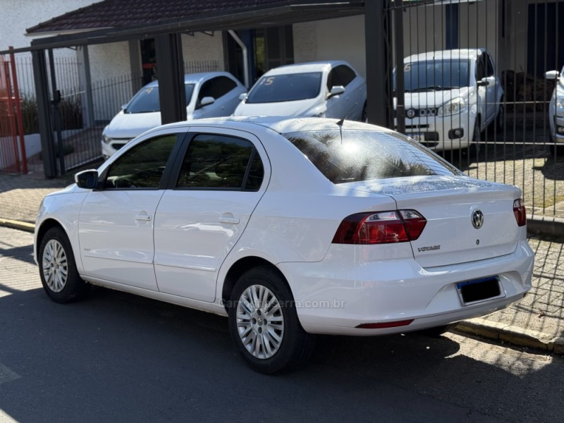 VOYAGE 1.0 MI 8V FLEX 4P MANUAL - 2014 - PAROBé