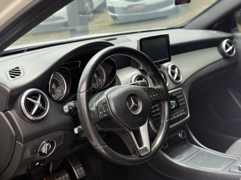 GLA 200 1.6 CGI ADVANCE 16V TURBO FLEX 4P AUTOMÁTICO - 2015 - PAROBé