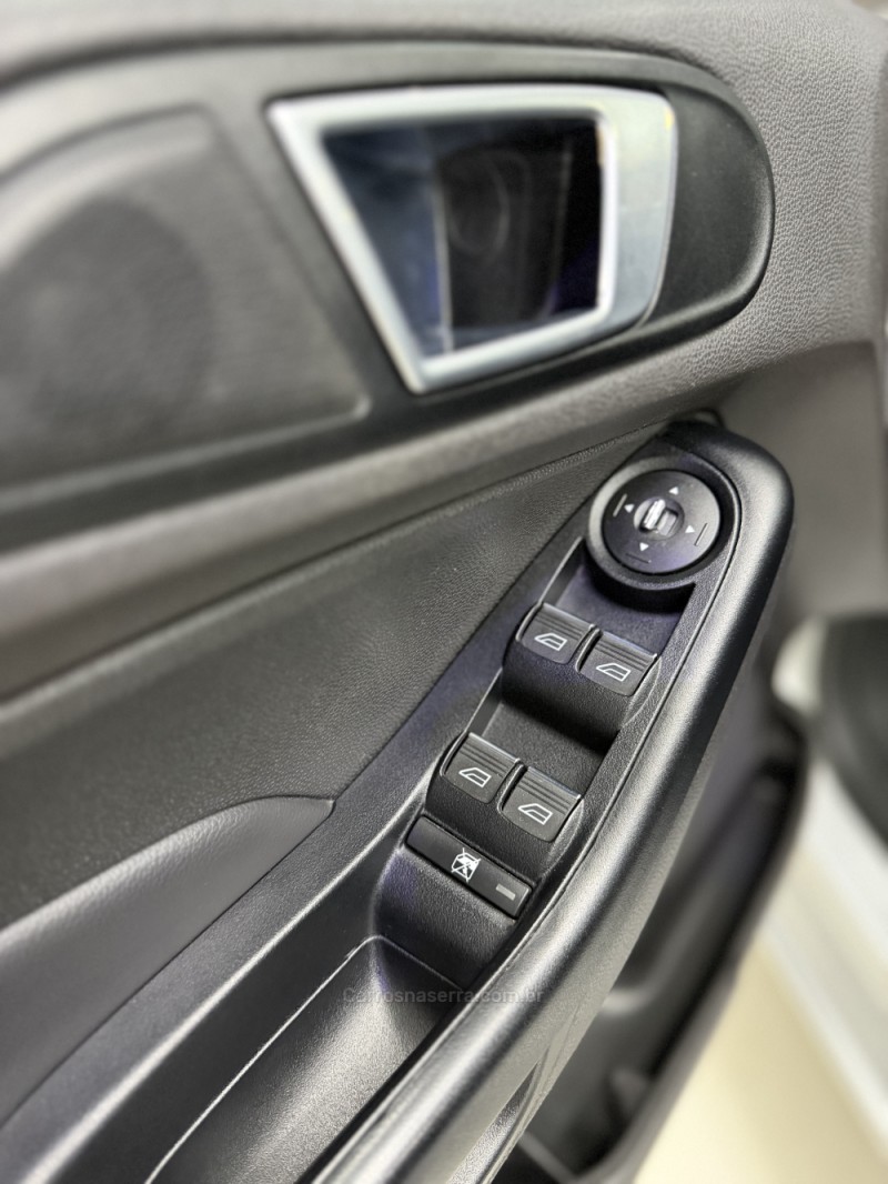 FIESTA 1.6 TITANIUM HATCH 16V FLEX 4P AUTOMÁTICO - 2015 - CAXIAS DO SUL