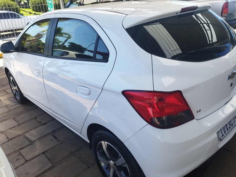 ONIX 1.4 MPFI LT 8V FLEX 4P MANUAL - 2015 - VERANóPOLIS