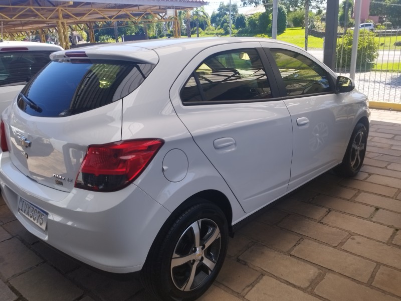 ONIX 1.4 MPFI LT 8V FLEX 4P MANUAL - 2015 - VERANóPOLIS