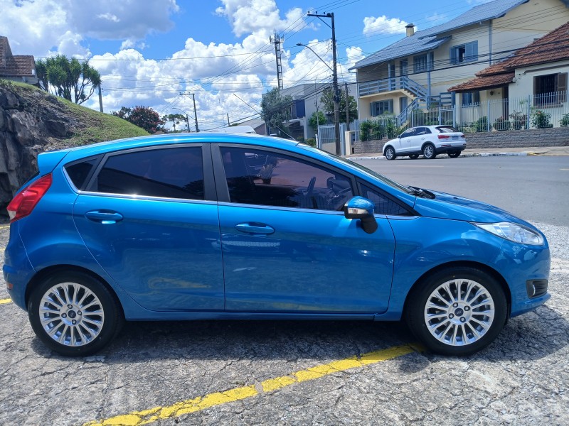 FIESTA 1.6 TITANIUM HATCH 16V FLEX 4P AUTOMÁTICO - 2015 - FARROUPILHA