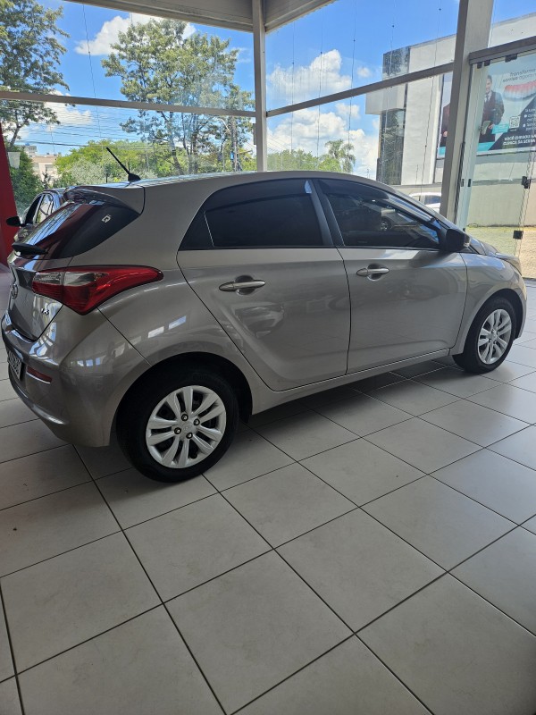 HB20 1.6 COMFORT 16V FLEX 4P MANUAL - 2017 - FARROUPILHA