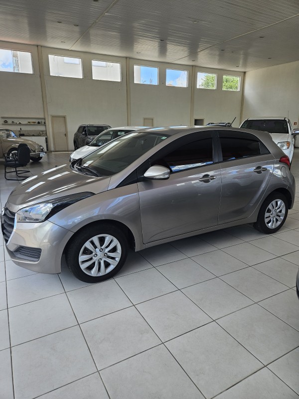 HB20 1.6 COMFORT 16V FLEX 4P MANUAL - 2017 - FARROUPILHA