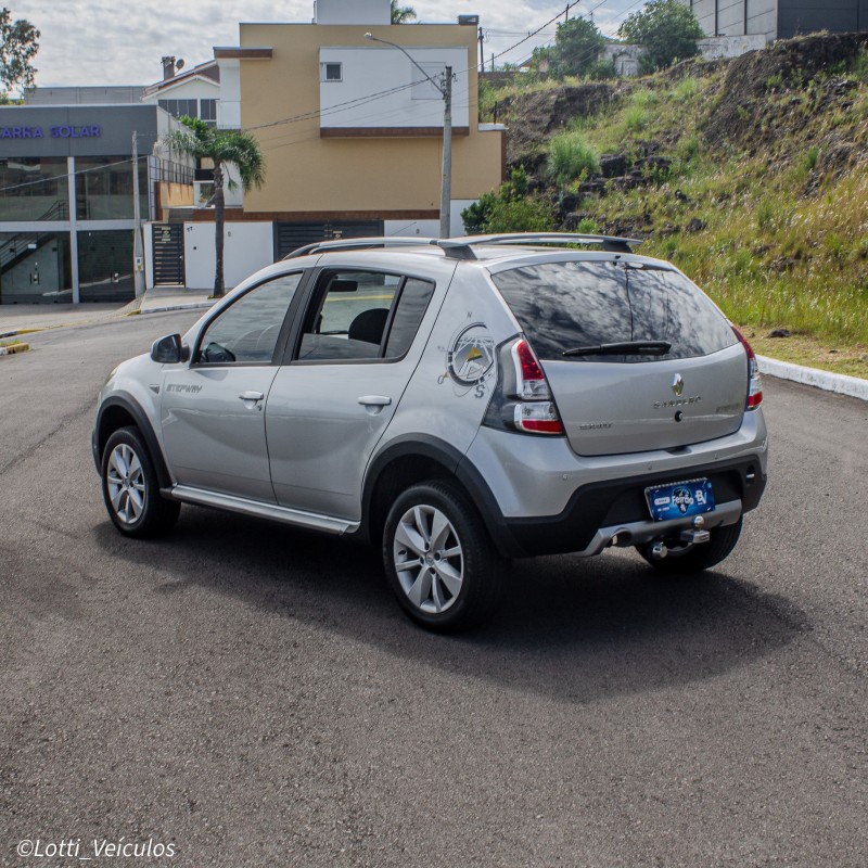 SANDERO 1.6 STEPWAY 16V FLEX 4P MANUAL - 2013 - FARROUPILHA