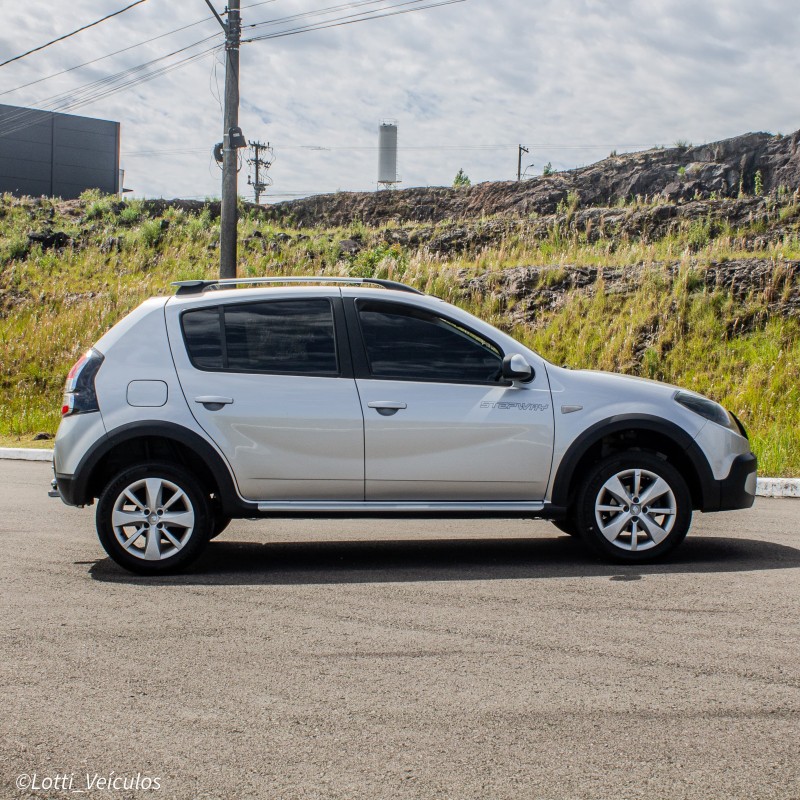 SANDERO 1.6 STEPWAY 16V FLEX 4P MANUAL - 2013 - FARROUPILHA