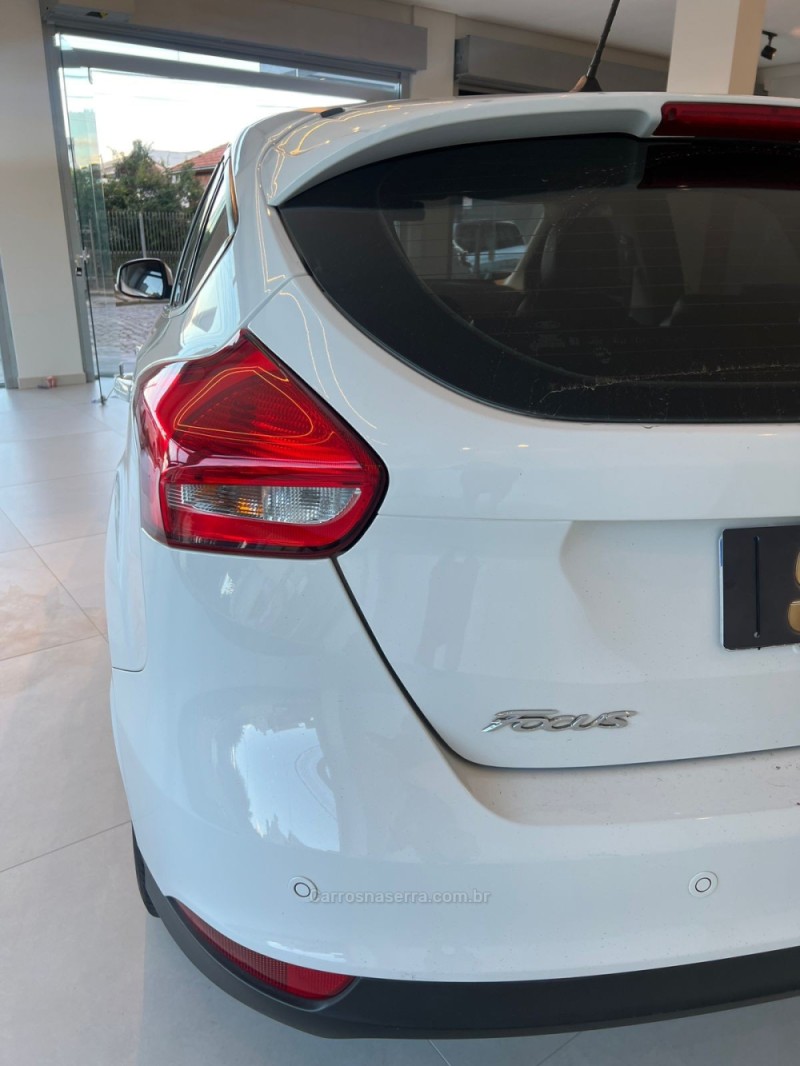 FOCUS 2.0 TITANIUM 16V FLEX 4P AUTOMÁTICO - 2018 - CAXIAS DO SUL