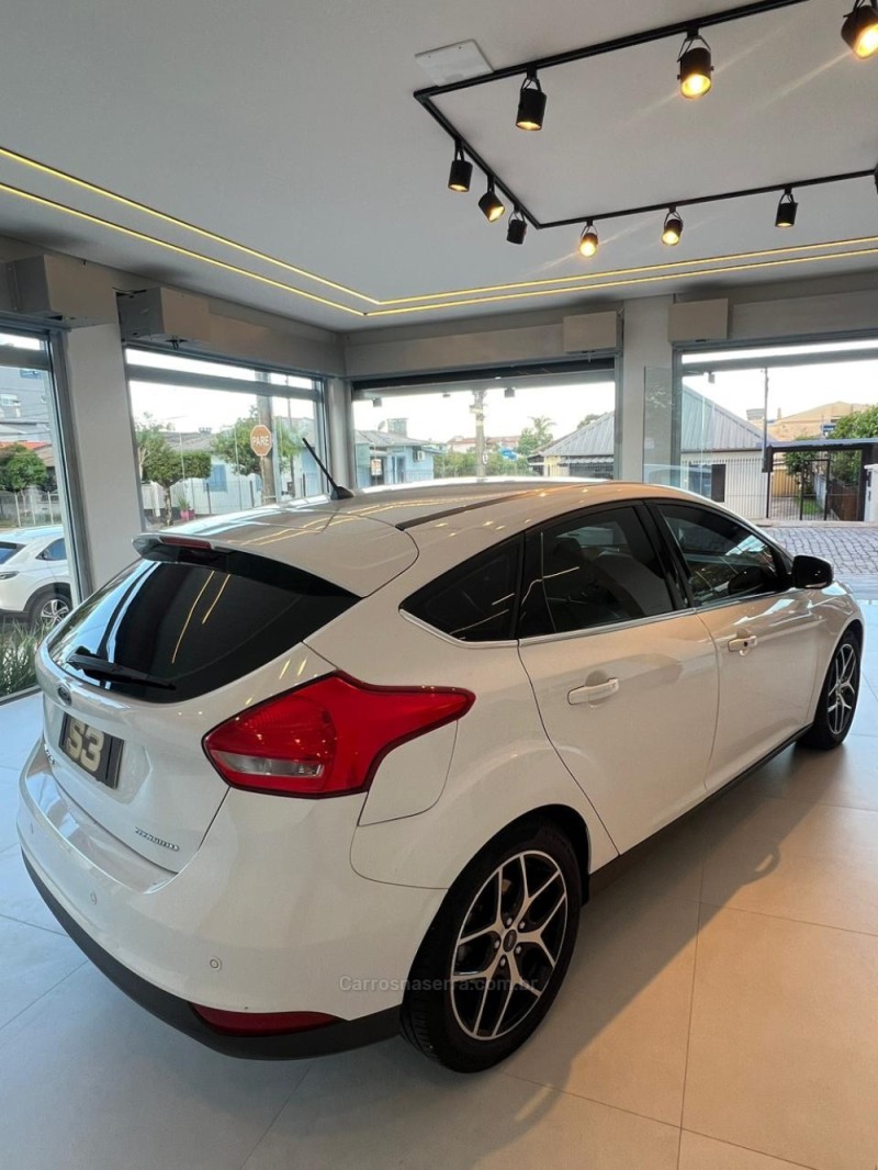 FOCUS 2.0 TITANIUM 16V FLEX 4P AUTOMÁTICO - 2018 - CAXIAS DO SUL