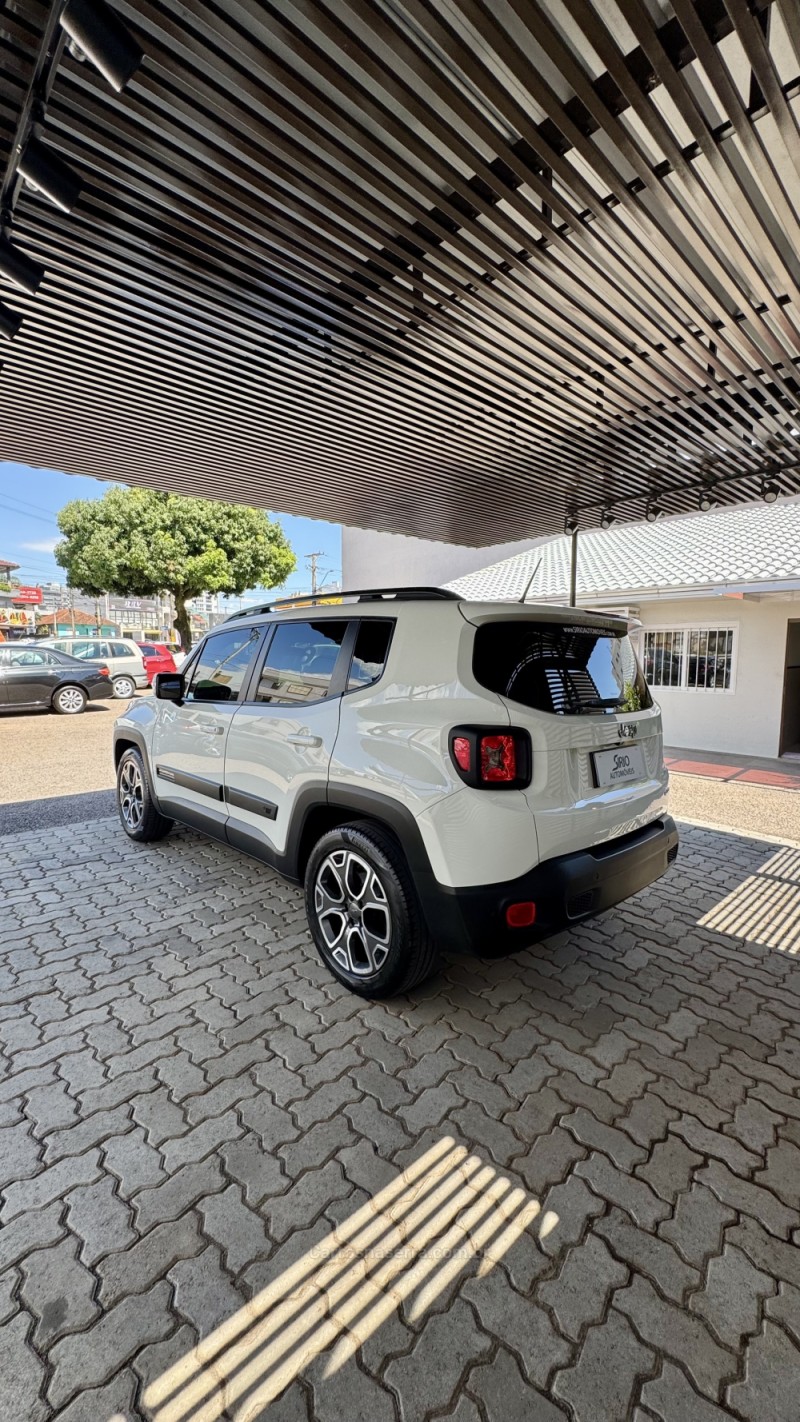 RENEGADE 1.8 16V FLEX LONGITUDE 4P AUTOMÁTICO - 2016 - LAJEADO