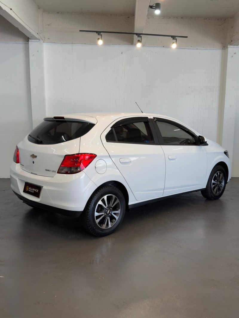 ONIX 1.4 MPFI LTZ 8V FLEX 4P MANUAL - 2016 - CAXIAS DO SUL