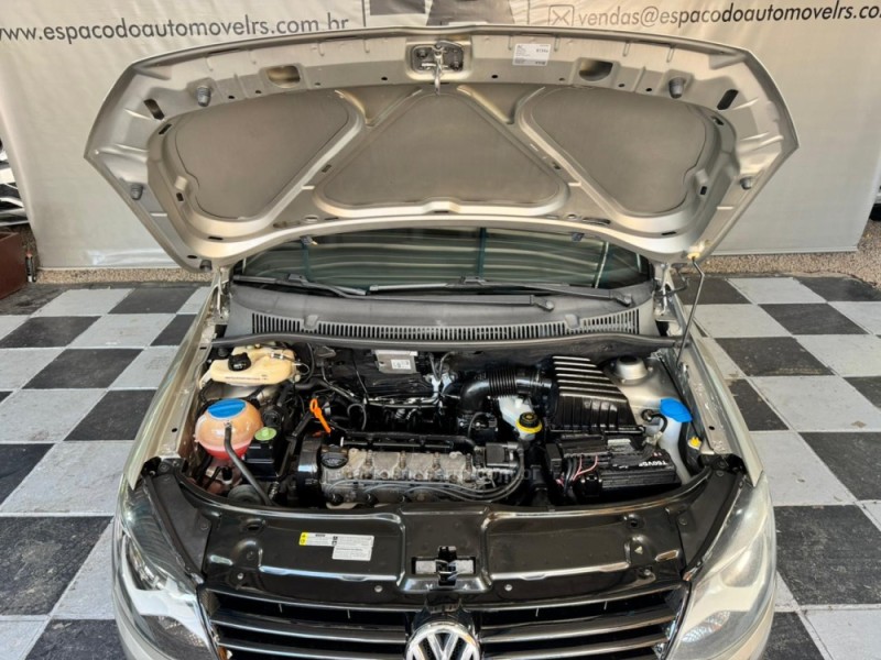 FOX 1.6 MI HIGHLINE 8V FLEX 4P AUTOMATIZADO - 2014 - NOVA PRATA