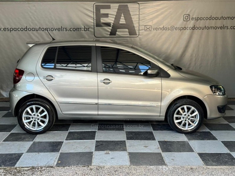 FOX 1.6 MI HIGHLINE 8V FLEX 4P AUTOMATIZADO - 2014 - NOVA PRATA