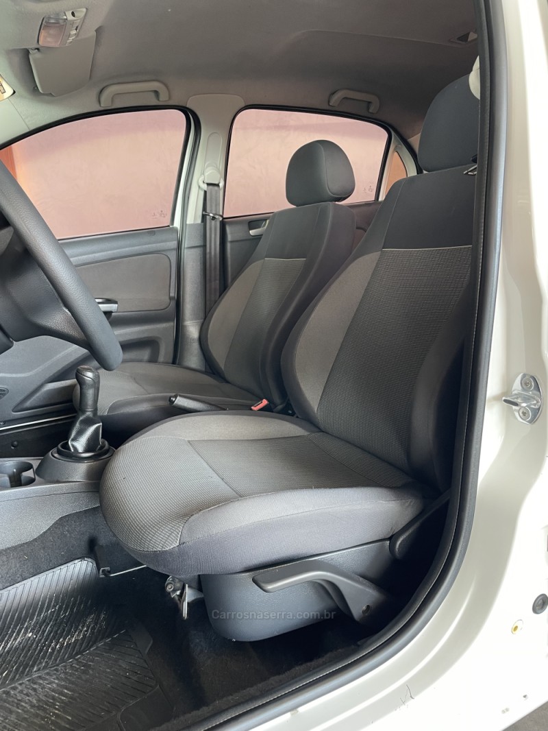 VOYAGE 1.6 MI TREND 8V FLEX 4P MANUAL - 2014 - PAROBé