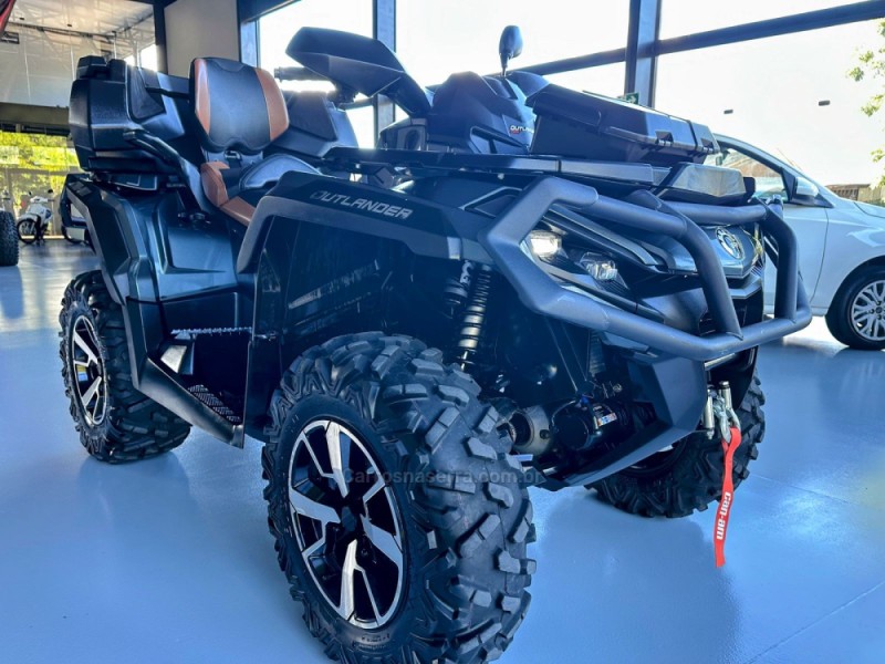 OUTLANDER 1000X MR - 2023 - TRêS COROAS
