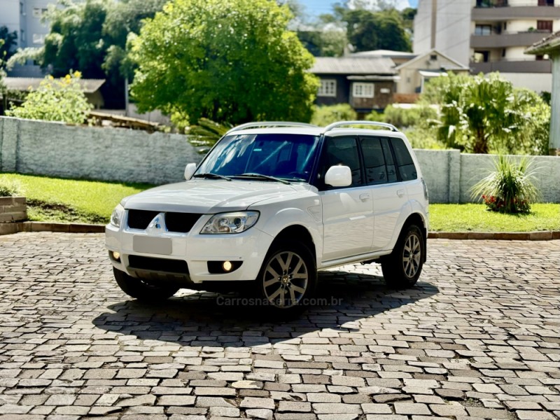 pajero tr4 2.0 4x2 16v gasolina 4p automatico 2013 caxias do sul