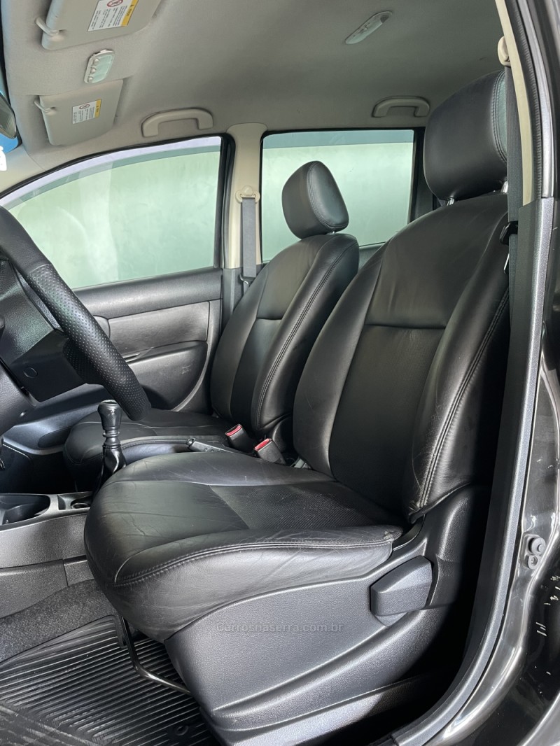 GRAND LIVINA 1.8 S 16V FLEX 4P MANUAL - 2012 - PAROBé