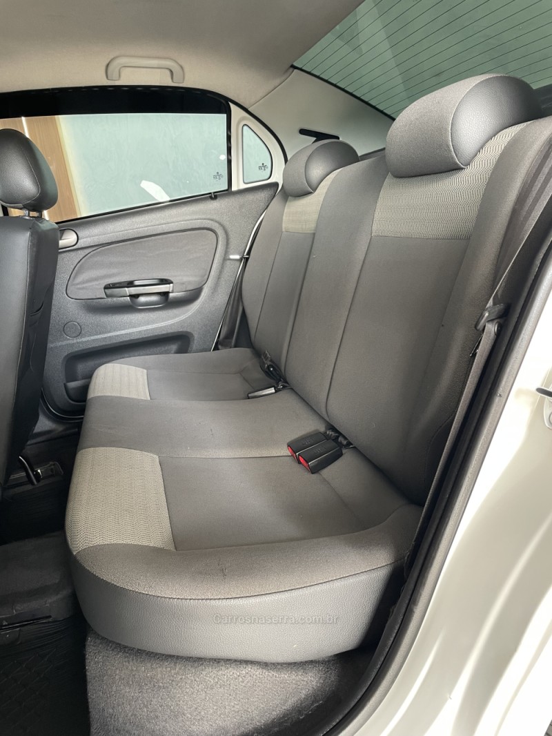 VOYAGE 1.0 MI 8V FLEX 4P MANUAL - 2010 - PAROBé