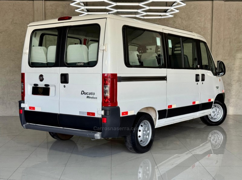 DUCATO 2.3 MINIBUS TETO BAIXO 16V TURBO DIESEL 3P MANUAL - 2016 - CAXIAS DO SUL