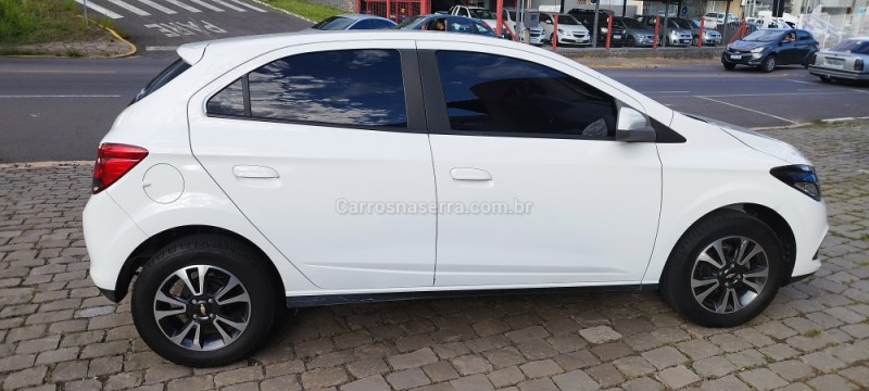 ONIX 1.4 MPFI LTZ 8V FLEX 4P MANUAL - 2016 - FARROUPILHA