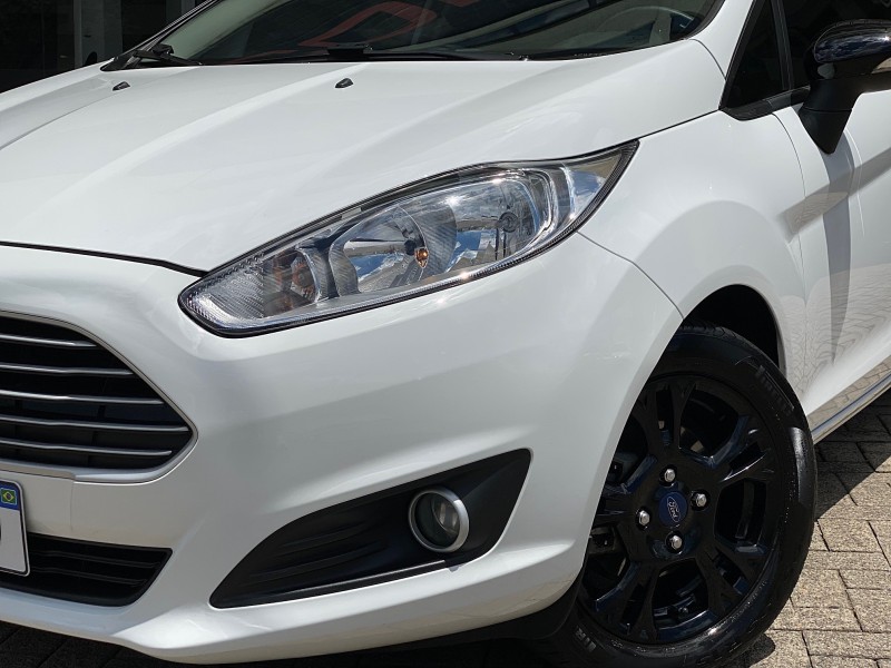 fiesta 1.6 se hatch 16v flex 4p automatico 2014 caxias do sul