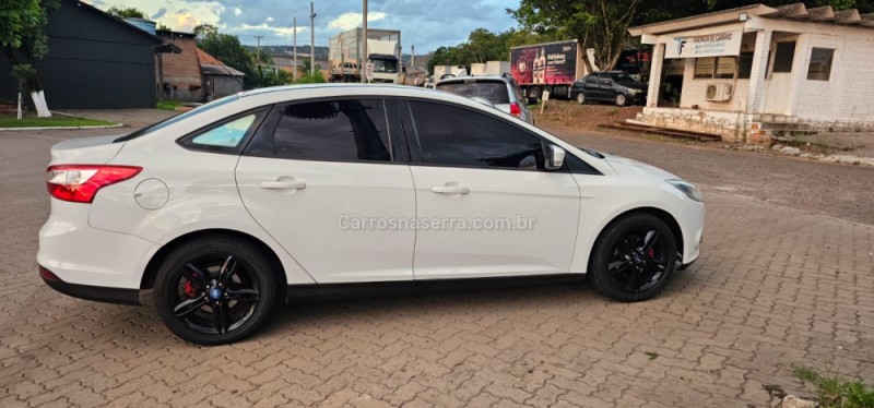 FOCUS 2.0 SE SEDAN 16V FLEX 4P AUTOMÁTICO - 2015 - IVOTI