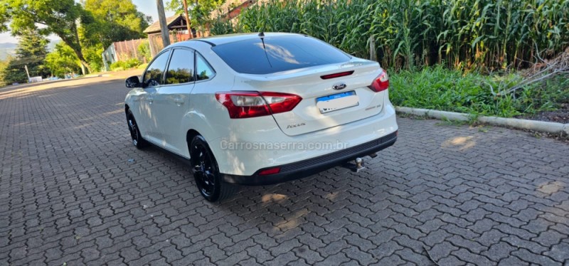 FOCUS 2.0 SE SEDAN 16V FLEX 4P AUTOMÁTICO - 2015 - IVOTI