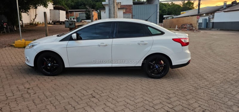 FOCUS 2.0 SE SEDAN 16V FLEX 4P AUTOMÁTICO - 2015 - IVOTI