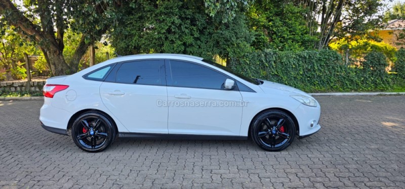 FOCUS 2.0 SE SEDAN 16V FLEX 4P AUTOMÁTICO - 2015 - IVOTI
