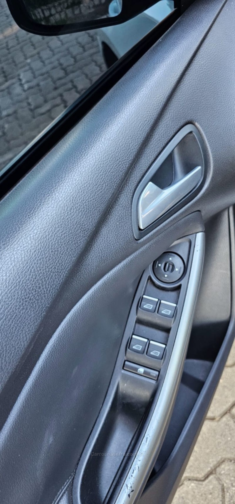 FOCUS 2.0 SE SEDAN 16V FLEX 4P AUTOMÁTICO - 2015 - IVOTI