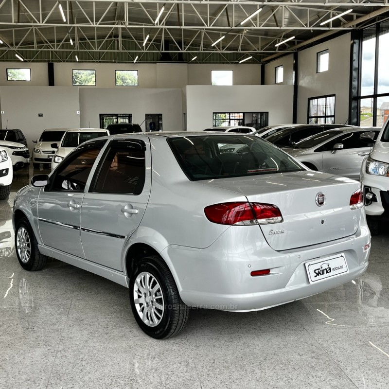 SIENA 1.0 MPI EL 8V FLEX 4P MANUAL - 2011 - VACARIA