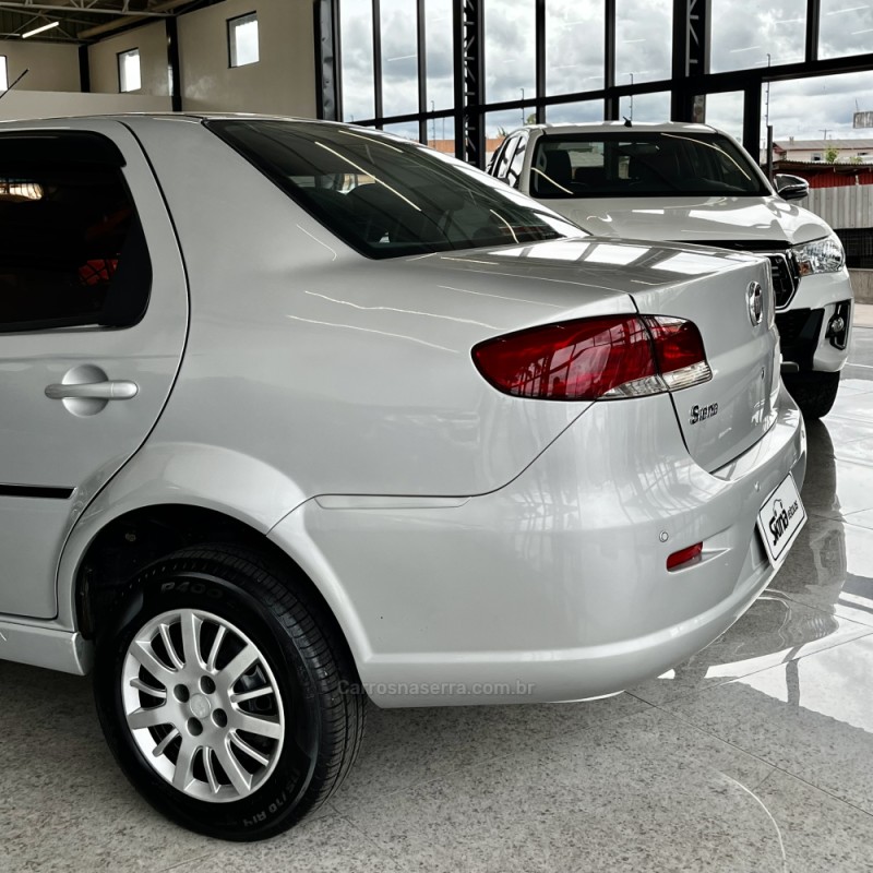SIENA 1.0 MPI EL 8V FLEX 4P MANUAL - 2011 - VACARIA