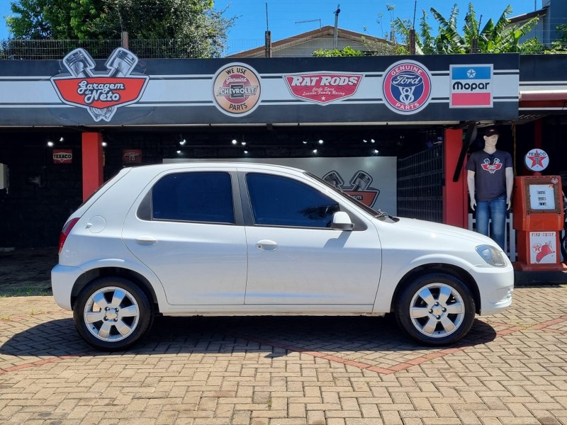 CELTA 1.0 MPFI LT 8V FLEX 4P MANUAL - 2015 - TEUTôNIA