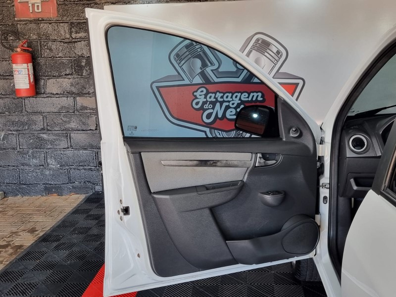 CELTA 1.0 MPFI LT 8V FLEX 4P MANUAL - 2015 - TEUTôNIA