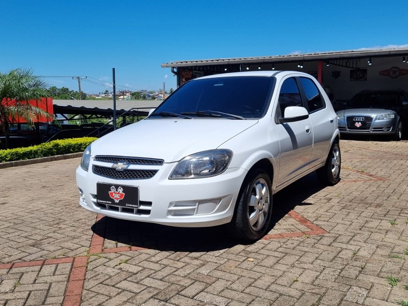 CELTA 1.0 MPFI LT 8V FLEX 4P MANUAL - 2015 - TEUTôNIA