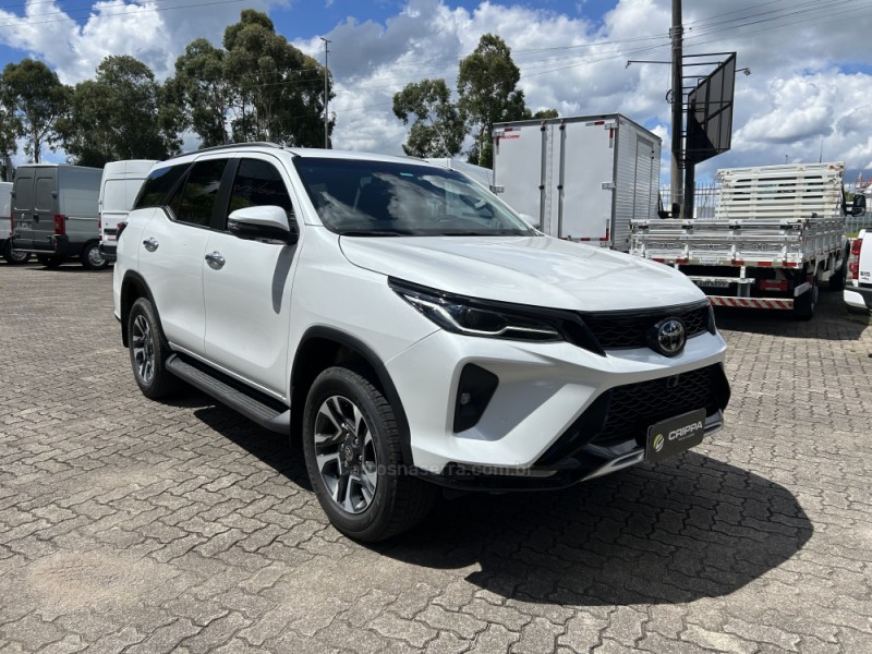 HILUX SW4 2.8 4X4 SRX PLATINUM TURBO 7 LUGARES DIESEL 4P AUTOMÁTICO - 2024 - FARROUPILHA