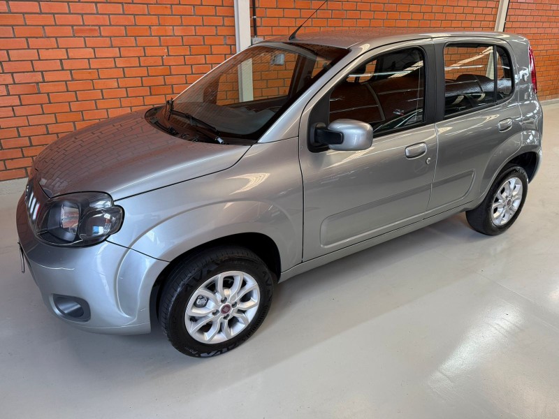 UNO 1.0 EVO VIVACE 8V FLEX 4P MANUAL