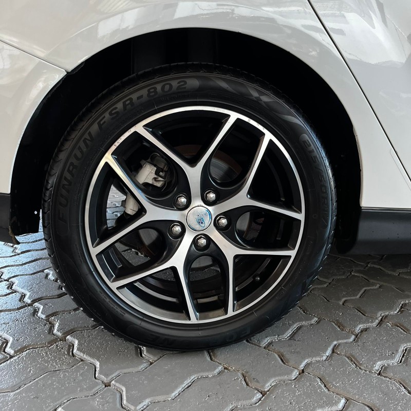 FOCUS 2.0 TITANIUM HATCH 16V FLEX 4P AUTOMÁTICO - 2017 - CAXIAS DO SUL